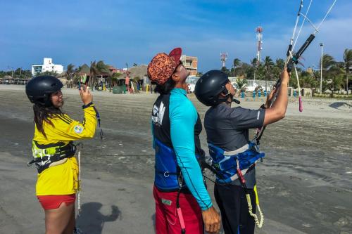 clases grupales - practica del kitesurfing Caratagena - Colombia