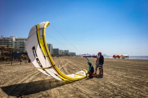 auto rescate - clases de kitesurf Caratgena - Colombia