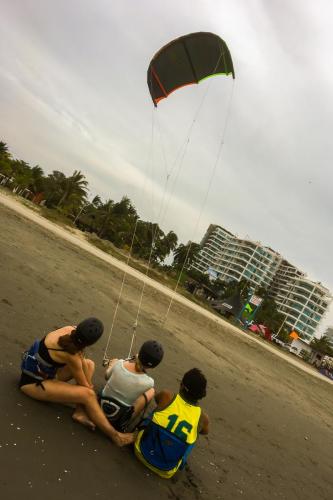 clases grupales - entrenamiento de kitesurf Caratgena - Colombia