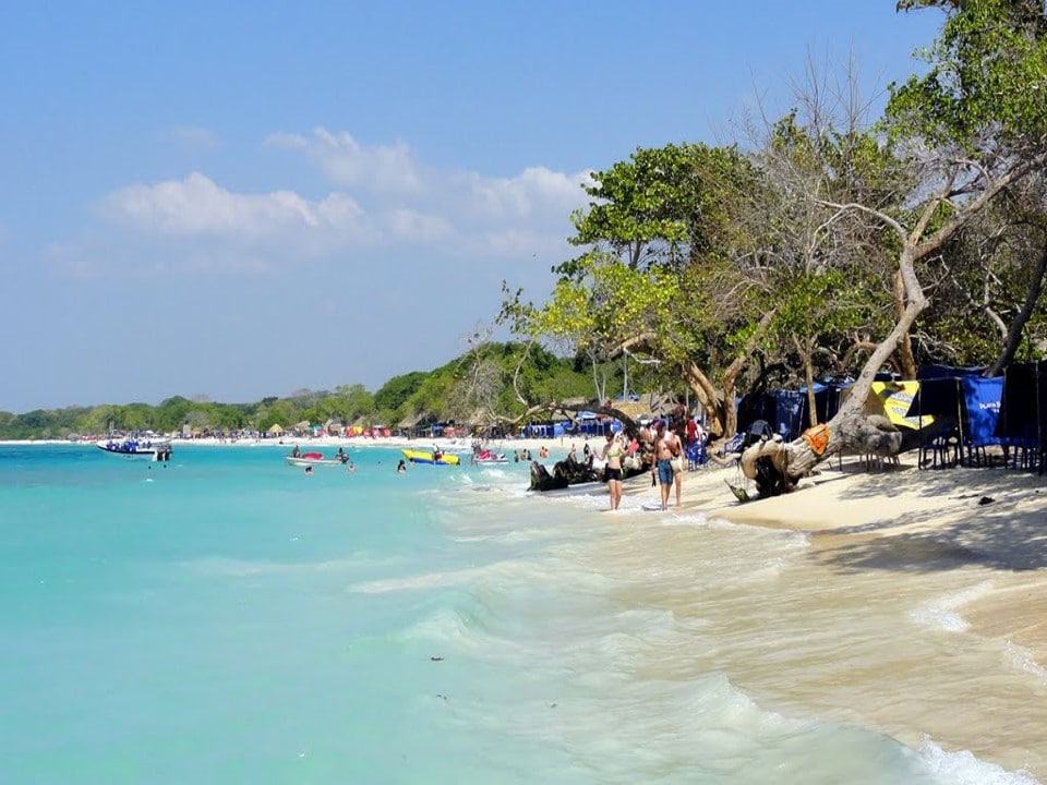 Playa-blanca-Cartagena-Colombia.jpg