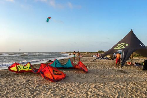 buenas olas - practica del kitesurf Salinas del rey - Colombia