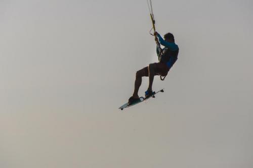 volando un poco - clases de kitesurf Caratgena - Colombia